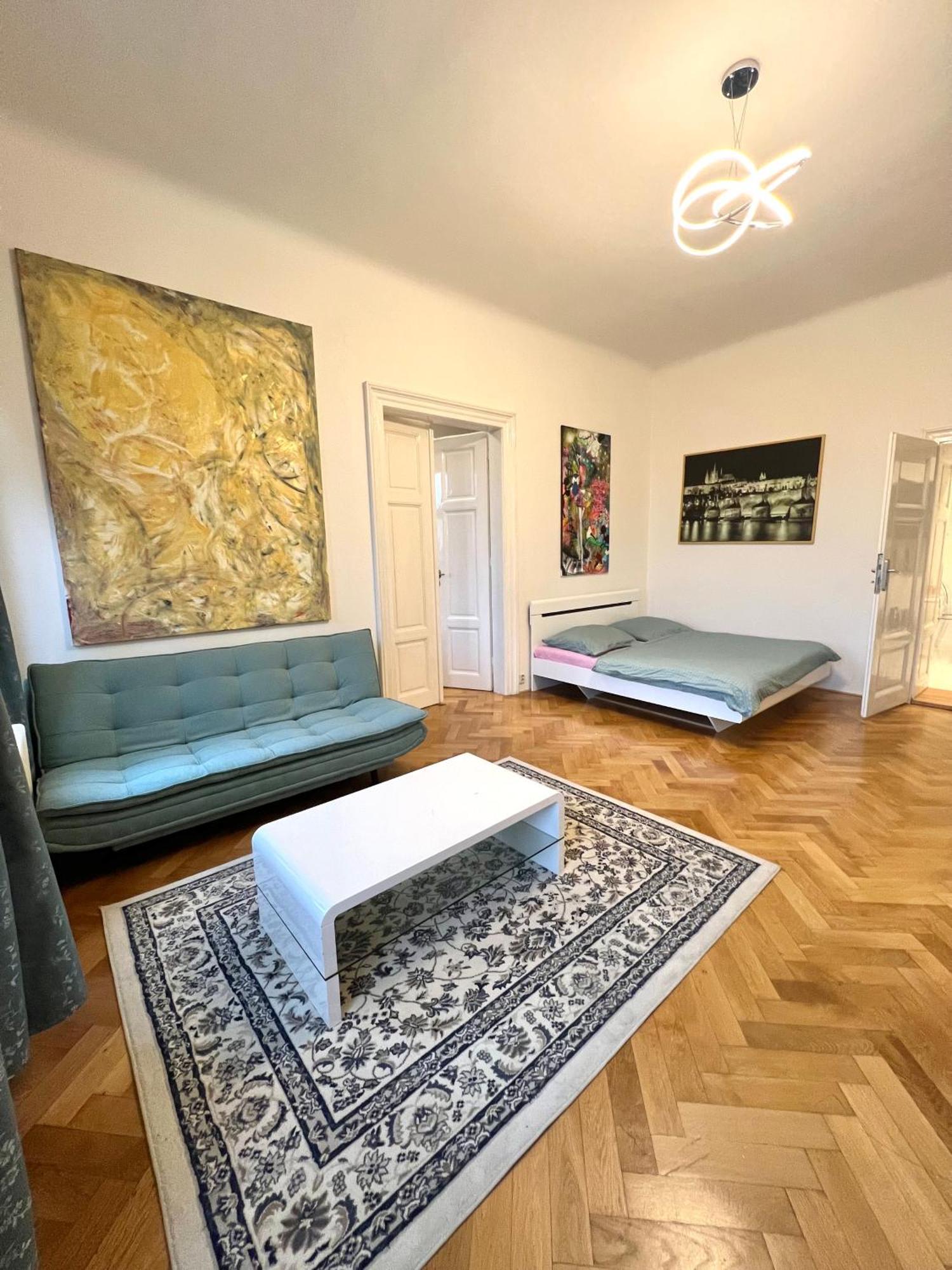 Wenceslas Square 150 M2 דירה *