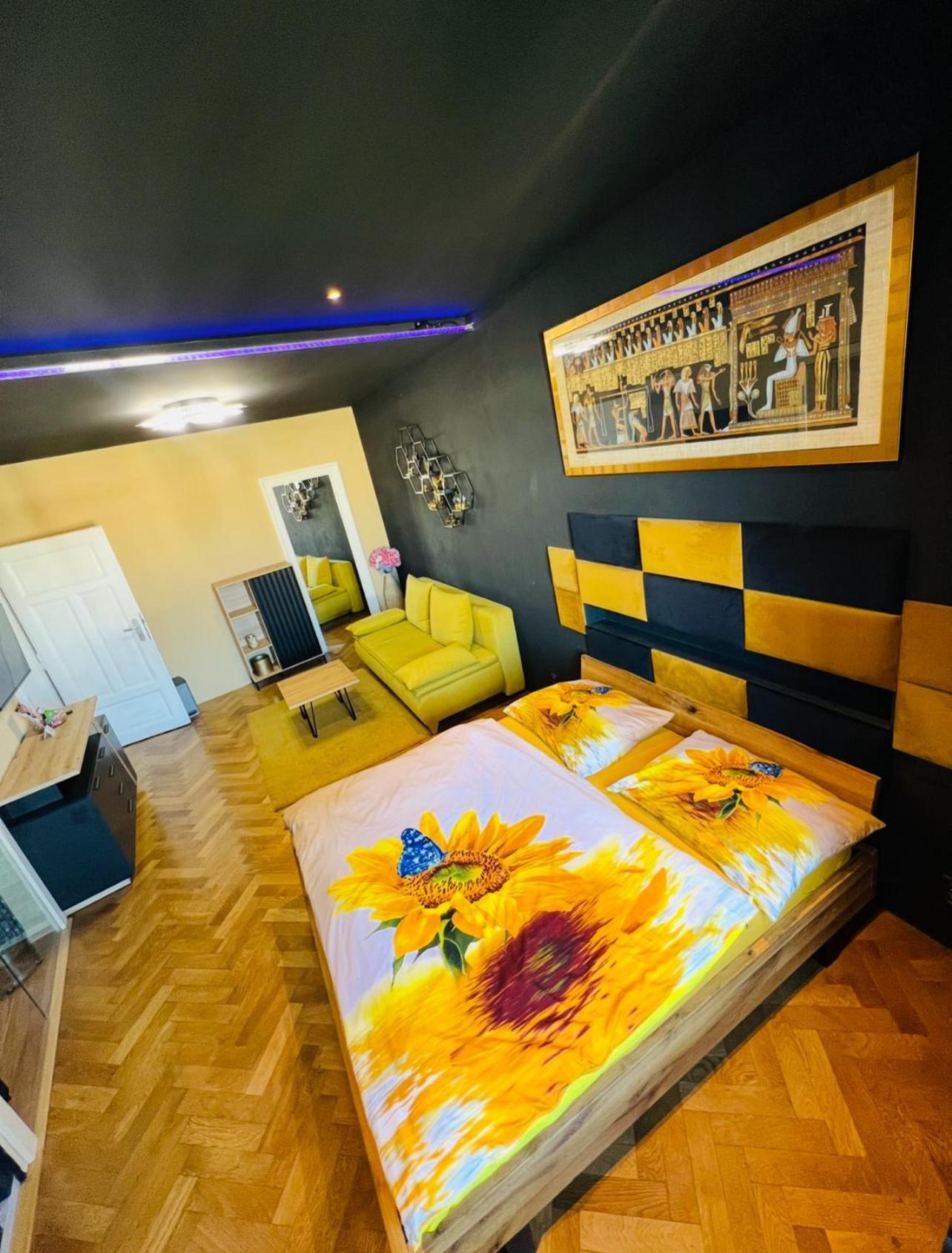דירה Wenceslas Square 150 M2 *